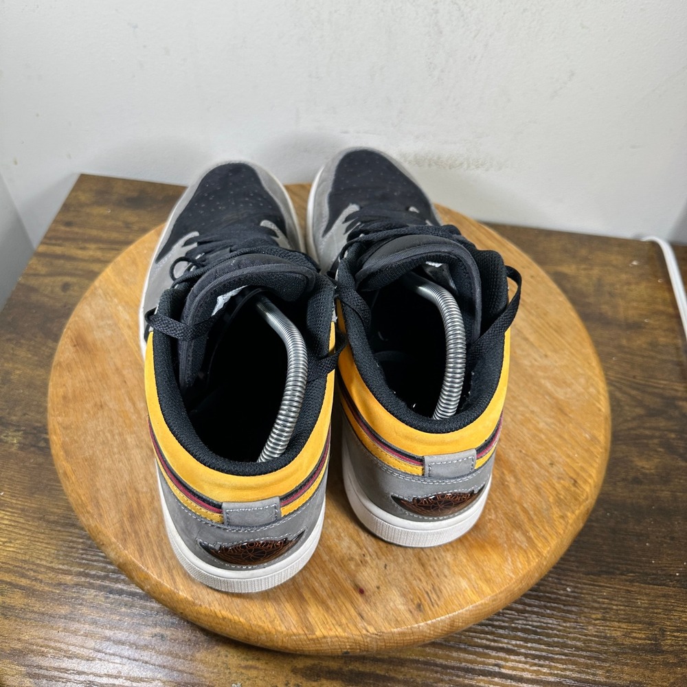 Jordan 1 Low SE Black University Vivid Orange FN7308-008 Mens Size 11 - Picture 5 of 9